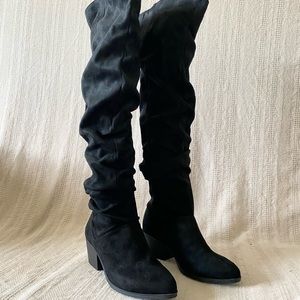 Qupid Francesca’s Collection Knee High Black Suede Heeled Boots size 6.5 NWT